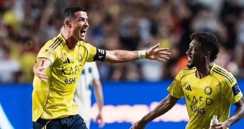 Ronaldo đang chia sẻ hào quang cùng những cầu thủ trẻ